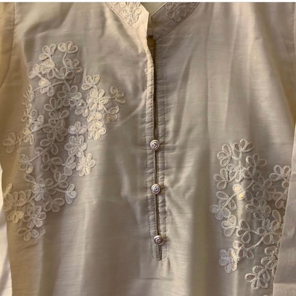 Light weight chanderi silk double layer gown - Picture 4 of 5